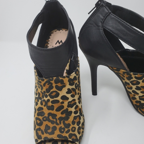 Madison by Shoedazzle Black heels  w/Leopard - Picture 2 of 8